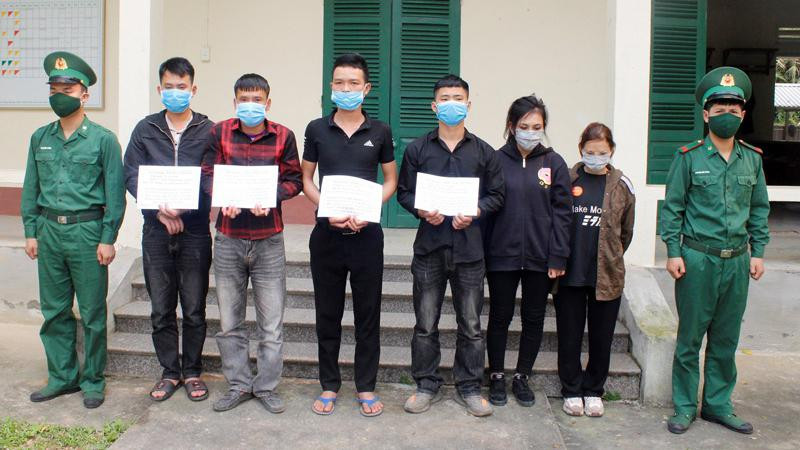Nhóm đối tượng bị bắt giữ (Ảnh: Đồn Biên phòng Bắc Sơn) Nhóm đối tượng bị bắt giữ (Ảnh: Đồn Biên phòng Bắc Sơn)