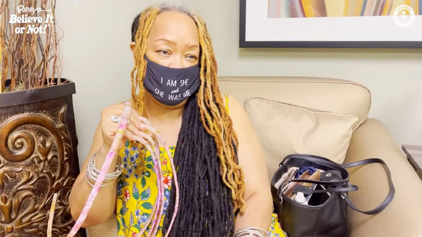 Ayanna Williams, người nắm giữ kỷ lục có bộ móng tay dài nhất thế giới Ayanna Williams, người nắm giữ kỷ lục có bộ móng tay dài nhất thế giới