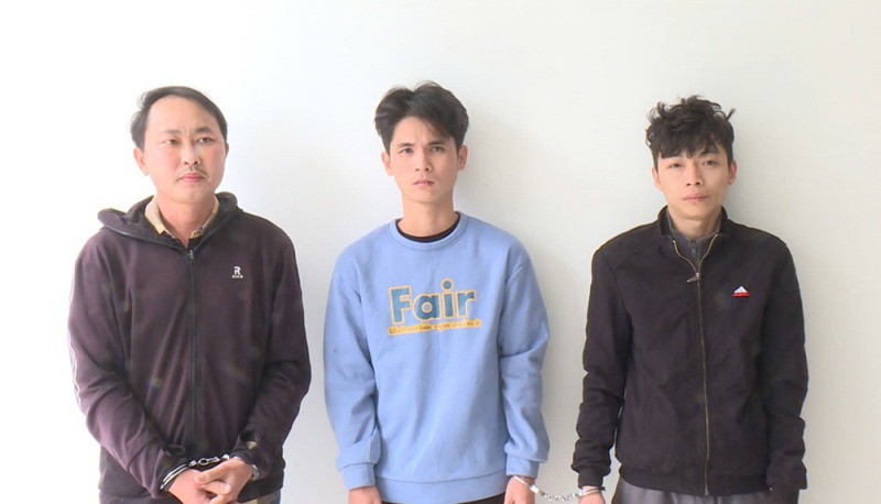 Tính cùng đồng bọn tại cơ quan công an