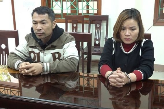 Lang Thị Năm và Nguyễn Văn Vinh tại cơ quan công an