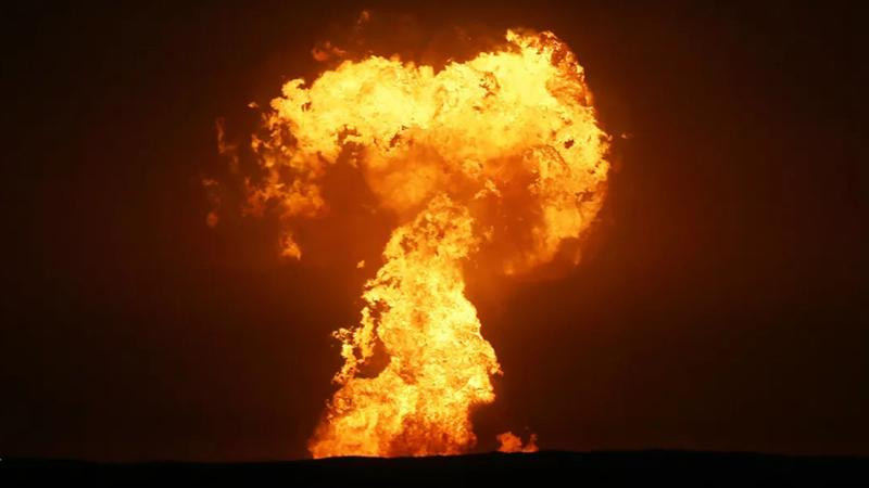 Vụ nổ khiến cột lửa bùng cháy lên không trung Vụ nổ khiến cột lửa bùng cháy lên không trung