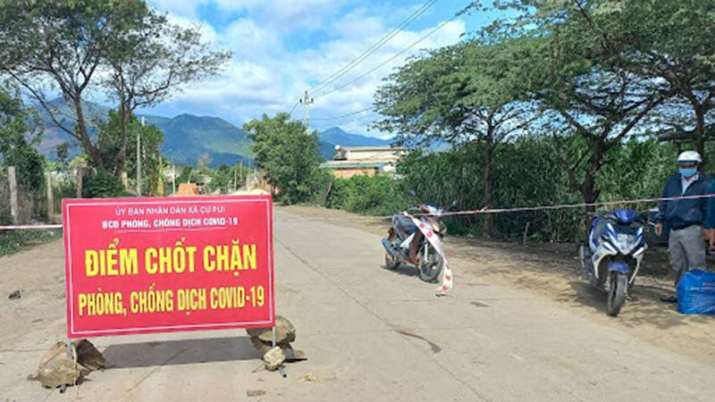 Điểm chốt chặn phòng, chống dịch Covid-19 tại xã Cư Pui (Ảnh: Báo Đắk Lắk)