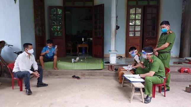 Công an đang lập biên bản sự việc