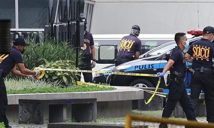 Cảnh sát phong tỏa hiện trường vụ xả súng tại Đại học Ateneo de Manila, Philipines, ngày 24-7 Cảnh sát phong tỏa hiện trường vụ xả súng tại Đại học Ateneo de Manila, Philipines, ngày 24-7