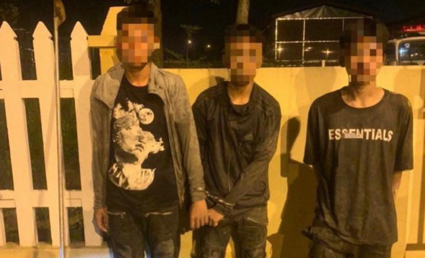 3 nam thanh niên bị cơ quan chức năng bắt giữ. 3 nam thanh niên bị cơ quan chức năng bắt giữ.