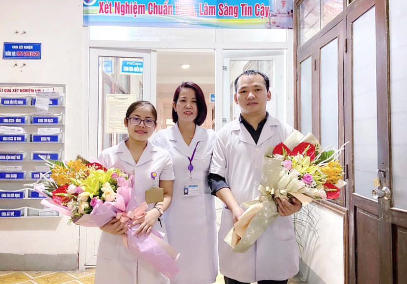 Bác sỹ Kim Băng cùng người đồng nghiệp chuẩn bị lên đường chi viện cho Đà Nẵng Bác sỹ Kim Băng cùng người đồng nghiệp chuẩn bị lên đường chi viện cho Đà Nẵng