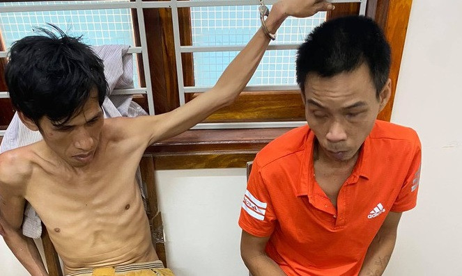 Ma và Cháu tại cơ quan công an