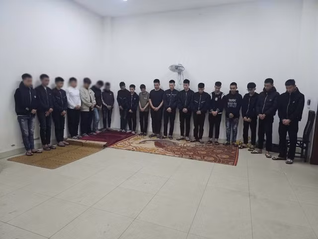 Nhóm đối tượng tại cơ quan công an