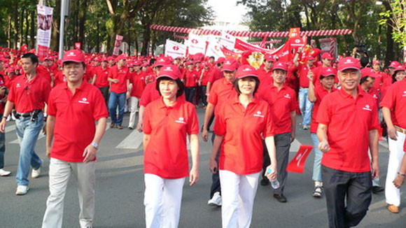 1000 người đi bộ xuyên Việt dọc theo quốc lộ 1A ảnh 1