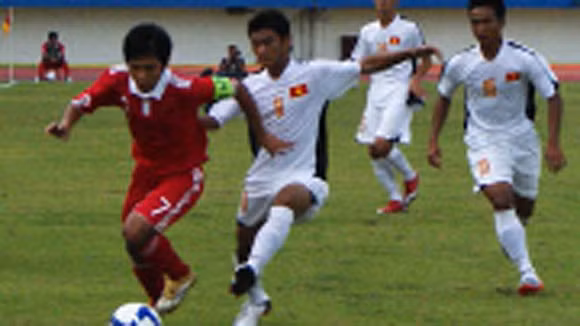 U16 Việt Nam tự làm khó mình