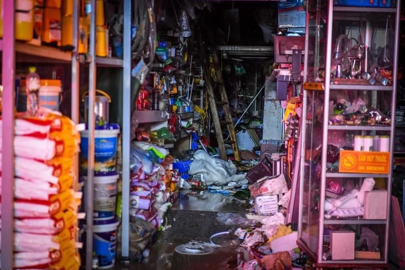 Ngôi nhà này kinh doanh vật liệu xây dựng, hàng hoá chất kín lối thoát nạn