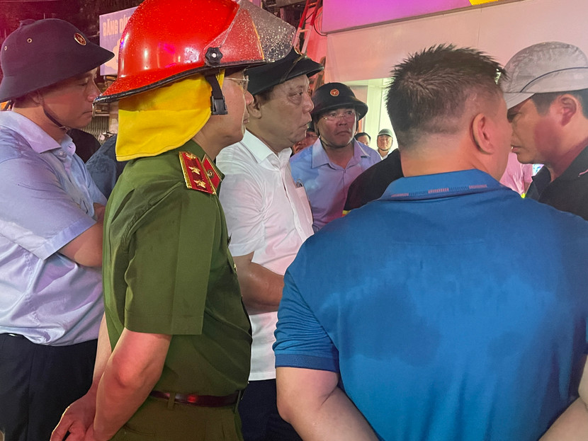 Đồng chí Cục trưởng Cục Cảnh sát PCCC&amp;CNCH và đồng chí Giám đốc CATP Hà Nội chỉ đạo trực tiếp tại hiện trường vụ cháy