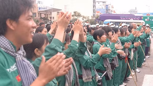 Các tình nguyện viên đi bộ xuyên Việt