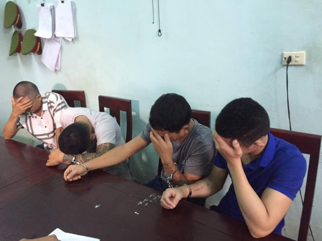 Nhóm "cẩu tặc" tại cơ quan công an (ảnh: TT) Nhóm "cẩu tặc" tại cơ quan công an (ảnh: TT)