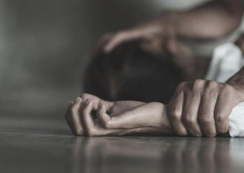 Không chỉ giở trò đồi bại, Thuận còn dùng điện thoại quay lại việc mình đã làm với cháu L. (ảnh minh họa) Không chỉ giở trò đồi bại, Thuận còn dùng điện thoại quay lại việc mình đã làm với cháu L. (ảnh minh họa)