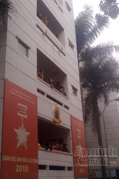  Hà Nội: Cháy lớn tại giảng đường cao tầng, ĐH Ngoại thương ảnh 6