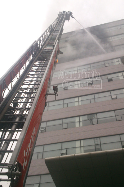  Hà Nội: Cháy lớn tại giảng đường cao tầng, ĐH Ngoại thương ảnh 3