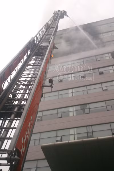  Hà Nội: Cháy lớn tại giảng đường cao tầng, ĐH Ngoại thương ảnh 3