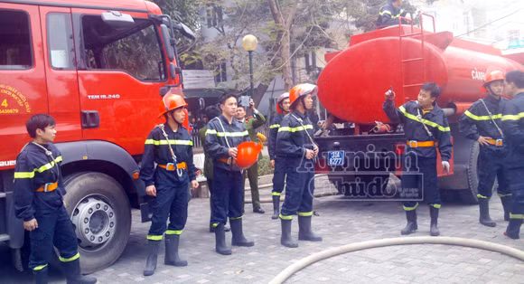  Hà Nội: Cháy lớn tại giảng đường cao tầng, ĐH Ngoại thương ảnh 4