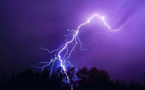 Cháu bé 4 tuổi bị sét đánh tử vong trong đêm (ảnh minh họa)