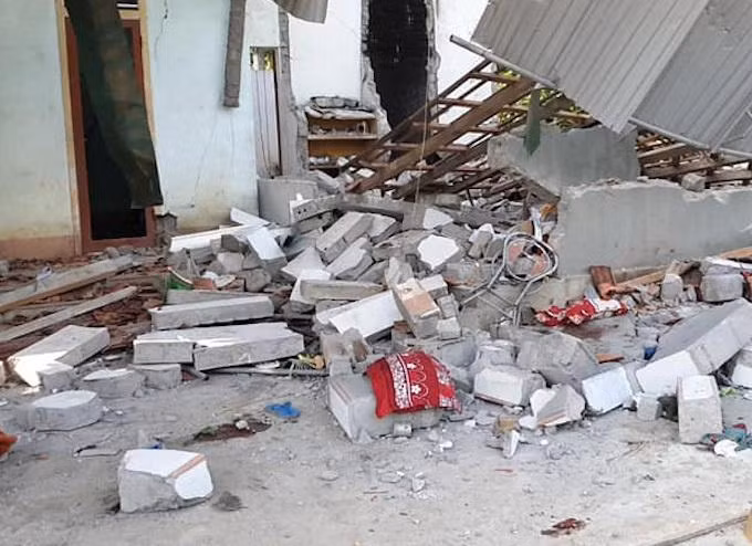Bức tường đổ sập khi nhóm thợ đang làm việc khiến ông H. bị đè trúng và tử vong