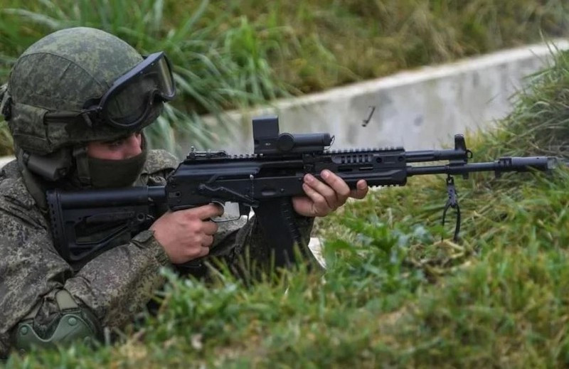 Đầu giảm giật của AK-19 cũng được thiết kế lại giúp cho súng có độ giật ít hơn, từ đó tăng thêm độ chính xác.