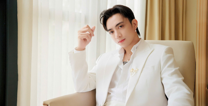 SOOBIN đeo thiết kế EMPRESS trong Bộ sưu tập SOOBIN’S QUEEN