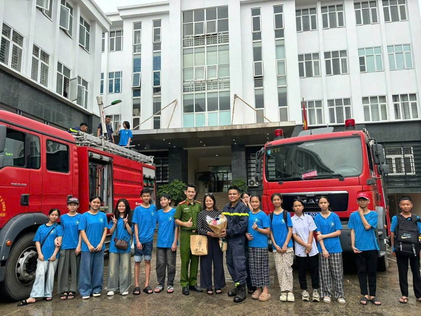 Buổi hoạt động diễn ra trong không khí sôi nổi, thiết thực, với sự tham gia nhiệt tình của cán bộ, chiến sĩ cùng đông đảo học sinh và hội viên