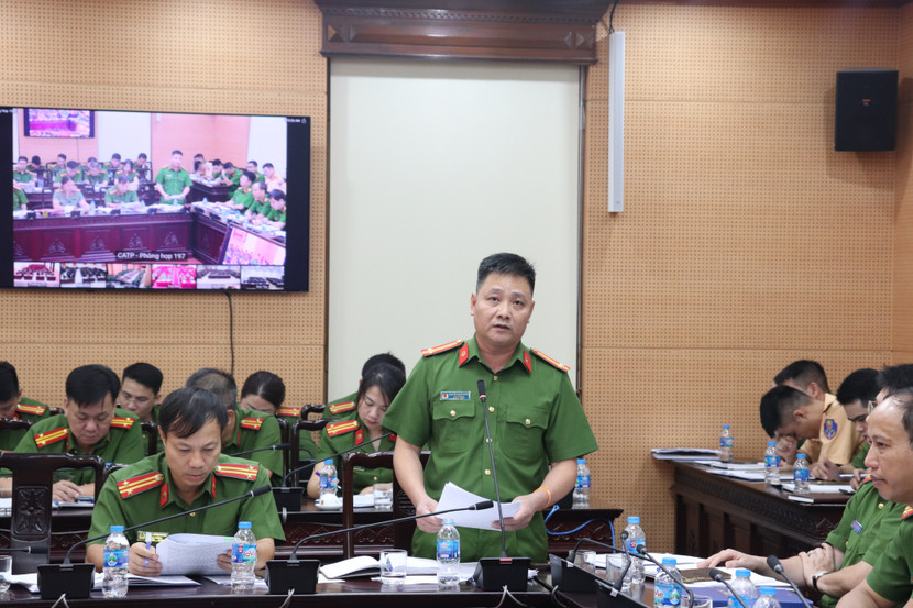 Đại diện các đơn vị phát biểu tham luận Đại diện các đơn vị phát biểu tham luận