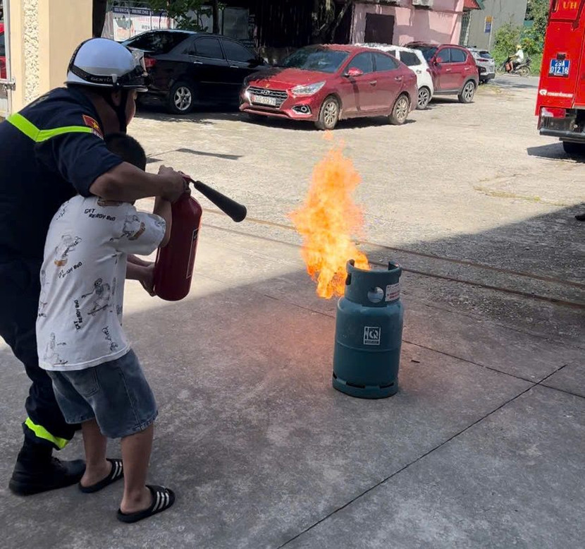 Thực hành sử dụng bình chữa cháy