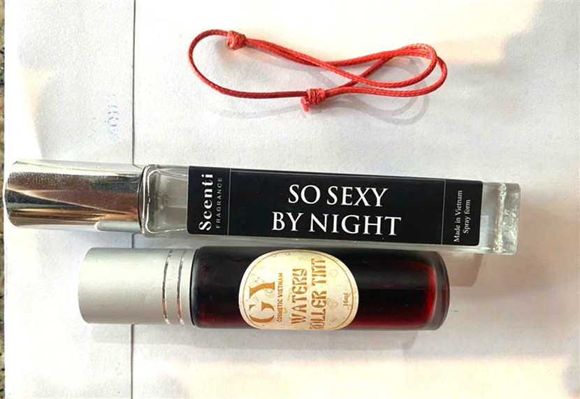 Nước hoa, son và chỉ được “sên” bùa mà Như và Lợi bán cho người bị hại