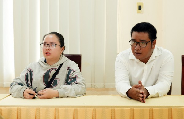 Trần Thị Huỳnh Như và Danh Lợi tại cơ quan công an