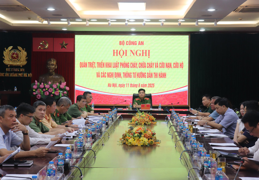 Thiếu tướng Dương Đức Hải - Phó Giám đốc CATP Hà Nội chủ trì tại điểm cầu CATP Thiếu tướng Dương Đức Hải - Phó Giám đốc CATP Hà Nội chủ trì tại điểm cầu CATP