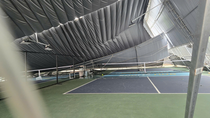 Toàn bộ sân pickleball Sport Hub ở 40 Phạm Hùng đổ sập khi người dân đang chơi Toàn bộ sân pickleball Sport Hub ở 40 Phạm Hùng đổ sập khi người dân đang chơi