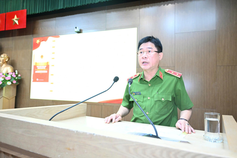 Trung tướng Nguyễn Tuấn Anh, Cục trưởng Cục PCCC&CNCH (Bộ Công an) phát biểu tại hội nghị Trung tướng Nguyễn Tuấn Anh, Cục trưởng Cục PCCC&CNCH (Bộ Công an) phát biểu tại hội nghị