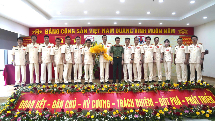 Ban Chấp hành Đảng bộ Phòng Cảnh sát PCCC&CNCH nhiệm kỳ 2025-2030 ra mắt Đại hội Ban Chấp hành Đảng bộ Phòng Cảnh sát PCCC&CNCH nhiệm kỳ 2025-2030 ra mắt Đại hội