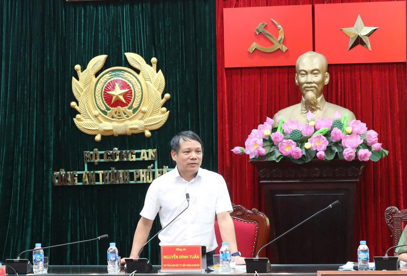 Ông Nguyễn Đình Tuấn - Phó Tổng Giám đốc Tổng Công ty Viễn thông MobiFone phát biểu tại hội nghị