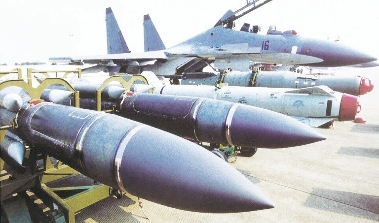 Tuy nhiên, giới chuyên môn cũng cảnh báo rằng năng lực thực tế của Venezuela vẫn bị giới hạn bởi khả năng bảo dưỡng, hậu cần và đào tạo phi công.