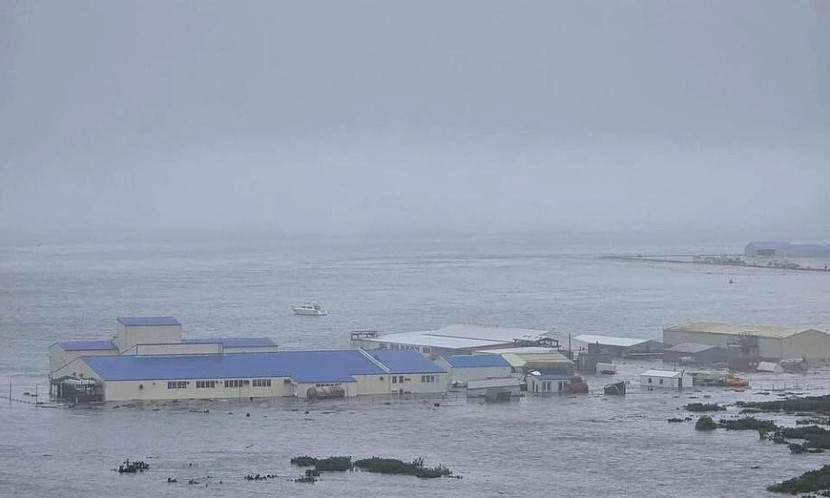 Thị trấn cảng Severo-Kurilsk, Nga bị ngập do sóng thần.