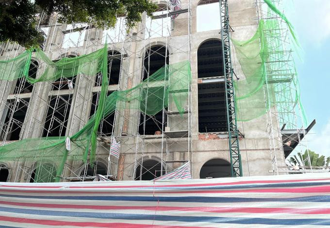 Nhà hàng xảy ra sự việc đã được che bạt xung quanh