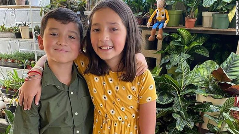 Aaron và em gái của mình. Aaron và em gái của mình.