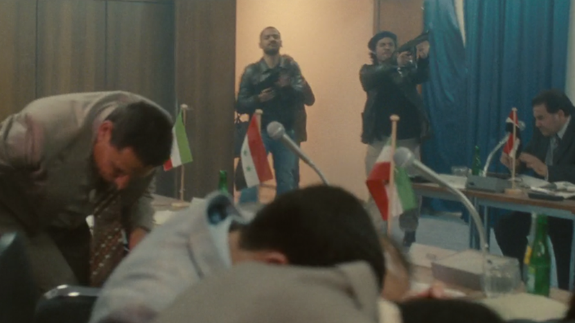 Sáu tên khủng bố đã xông vào cuộc họp của các nước OPEC, bắn chết 3 người và bắt hơn 60 người khác làm con tin Sáu tên khủng bố đã xông vào cuộc họp của các nước OPEC, bắn chết 3 người và bắt hơn 60 người khác làm con tin