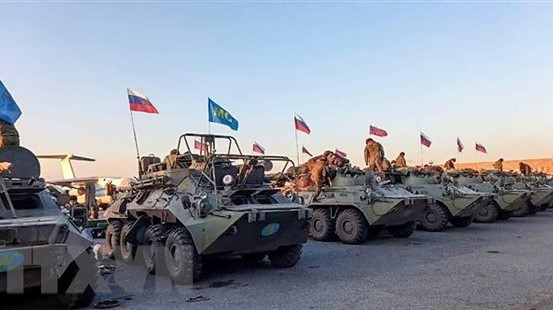 Xe quân sự thuộc Lực lượng giữ gìn hòa bình Nga di chuyển tới Yerevan, Armenia ngày 12-11 Xe quân sự thuộc Lực lượng giữ gìn hòa bình Nga di chuyển tới Yerevan, Armenia ngày 12-11