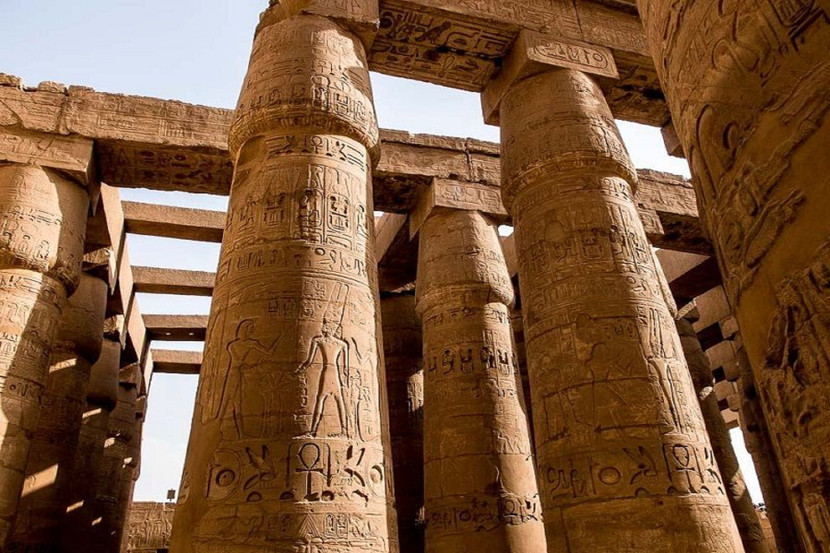 Ngôi đền Karnak, di sản Thế giới của UNESCO. Ngôi đền bao gồm các cột đá cao nặng hàng tấn với những họa tiết tinh xảo của người Ai Cập cổ đại. Ngôi đền Karnak, di sản Thế giới của UNESCO. Ngôi đền bao gồm các cột đá cao nặng hàng tấn với những họa tiết tinh xảo của người Ai Cập cổ đại.