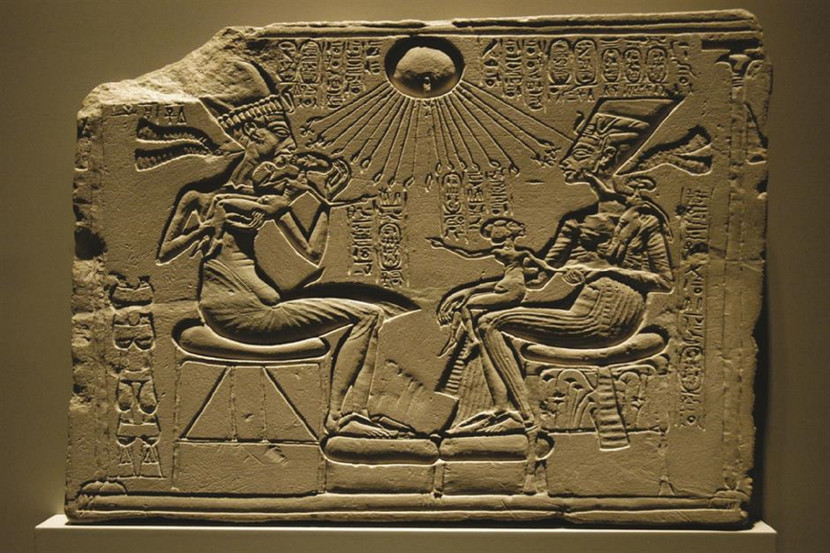 Bức tranh về Vua Akhenaten và Nữ hoàng Nefertiti là bức ảnh hiếm có về gia đình Pharoah Akhenaten. Bức tranh về Vua Akhenaten và Nữ hoàng Nefertiti là bức ảnh hiếm có về gia đình Pharoah Akhenaten.