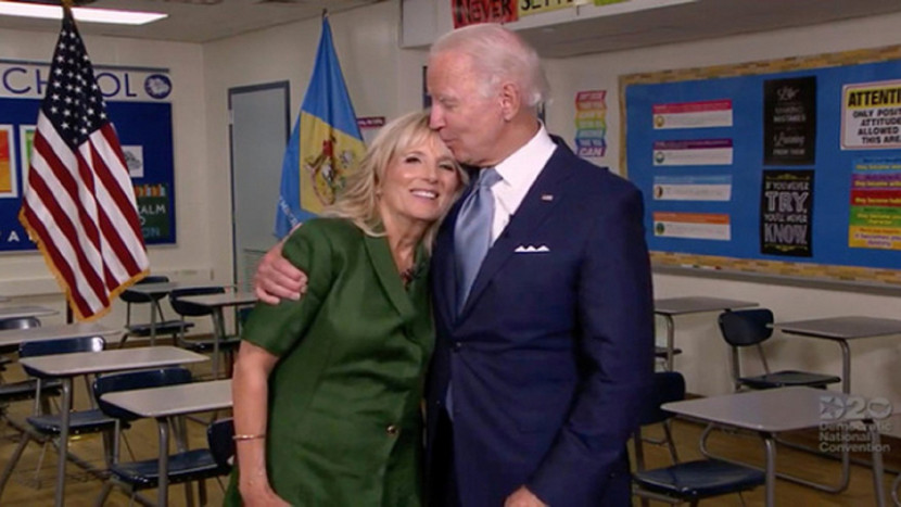 Ứng cử viên Tổng thống đảng Dân chủ Joe Biden và vợ - bà Jill Biden xuất hiện trong sự kiện truyền hình trực tiếp từ bang nhà Delaware, Mỹ ngày 18-8
