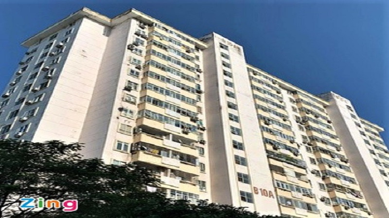 Tòa nhà B10A, nơi xảy ra sự việc (ảnh: Zing) Tòa nhà B10A, nơi xảy ra sự việc (ảnh: Zing)