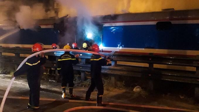 Lực lượng cứu hoả mất 4 tiếng đồng hồ để dập tắt hoàn toàn đám cháy