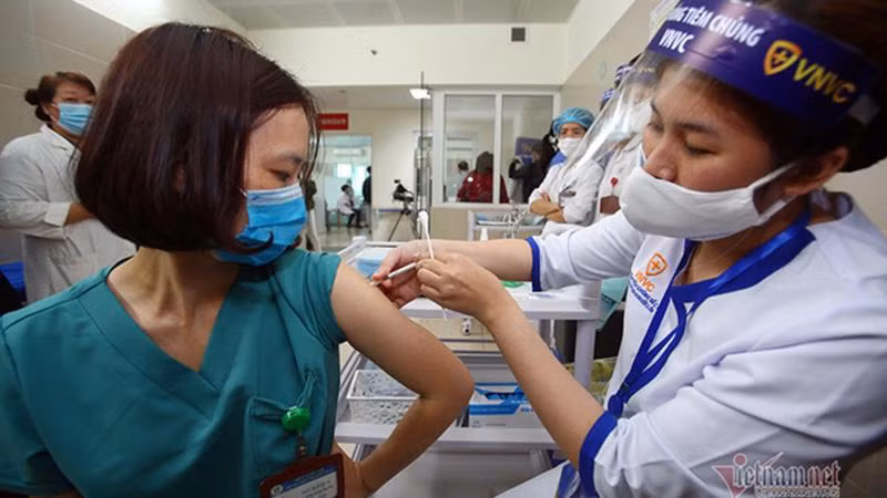 Quỹ vắc xin phòng covid-19 đang nhận được ngày càng nhiều sự đóng góp của người dân, doanh nghiệp. Quỹ vắc xin phòng covid-19 đang nhận được ngày càng nhiều sự đóng góp của người dân, doanh nghiệp.