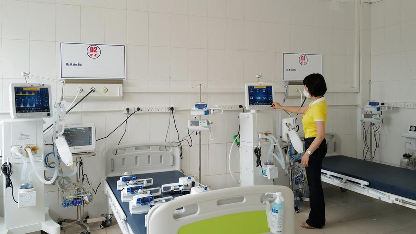 Hệ thống máy thở hiện đại với 25 máy thở đa năng, 15 máy thở cơ bản được kiểm tra trước giờ vận hành.